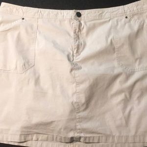Avenue size 20 khaki skirted shorts